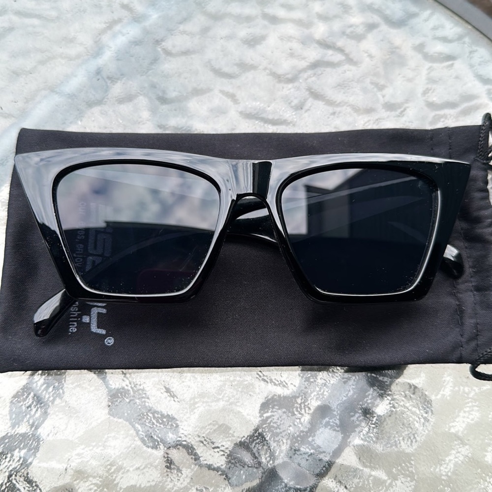Square cat eye sunglasses
